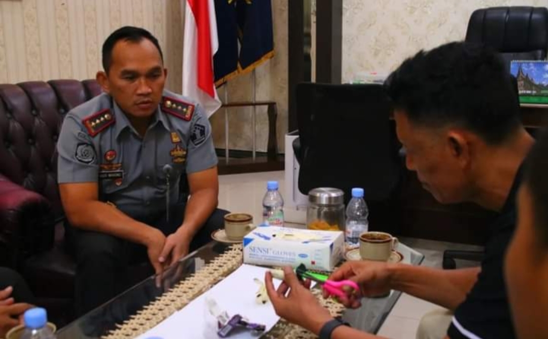 Petugas Lapas Gagalkan Upaya Penyelundupan Narkoba di Lapas Banyuwangi Petugas Lapas Gagalkan Upaya Penyelundupan Narkoba di Lapas Banyuwangi