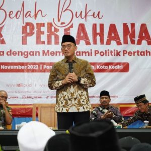 Buku Politik Pertahanan Karya Dahnil Anzar Simanjuntak Dibedah di Ponpes Wali Barokah Kediri