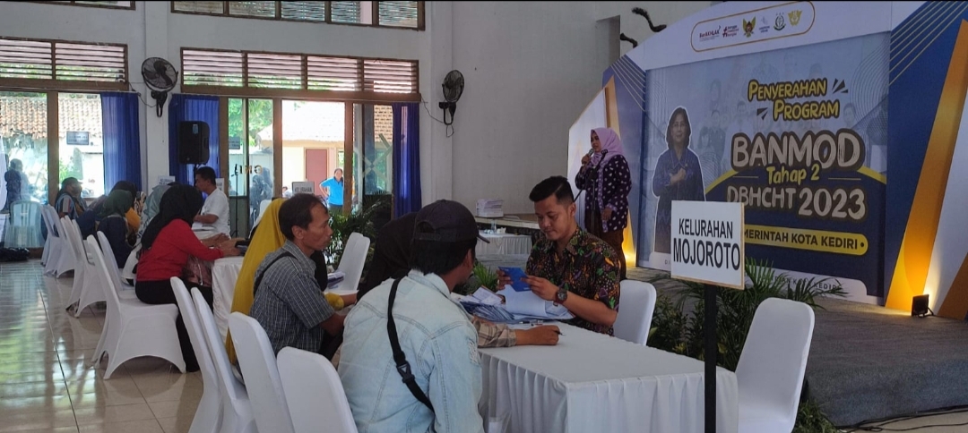Pemkot Kediri Salurkan Bantuan Modal Usaha DBHCHT 2023 Tahap II, per Orang Mendapat Rp 2,4 Juta