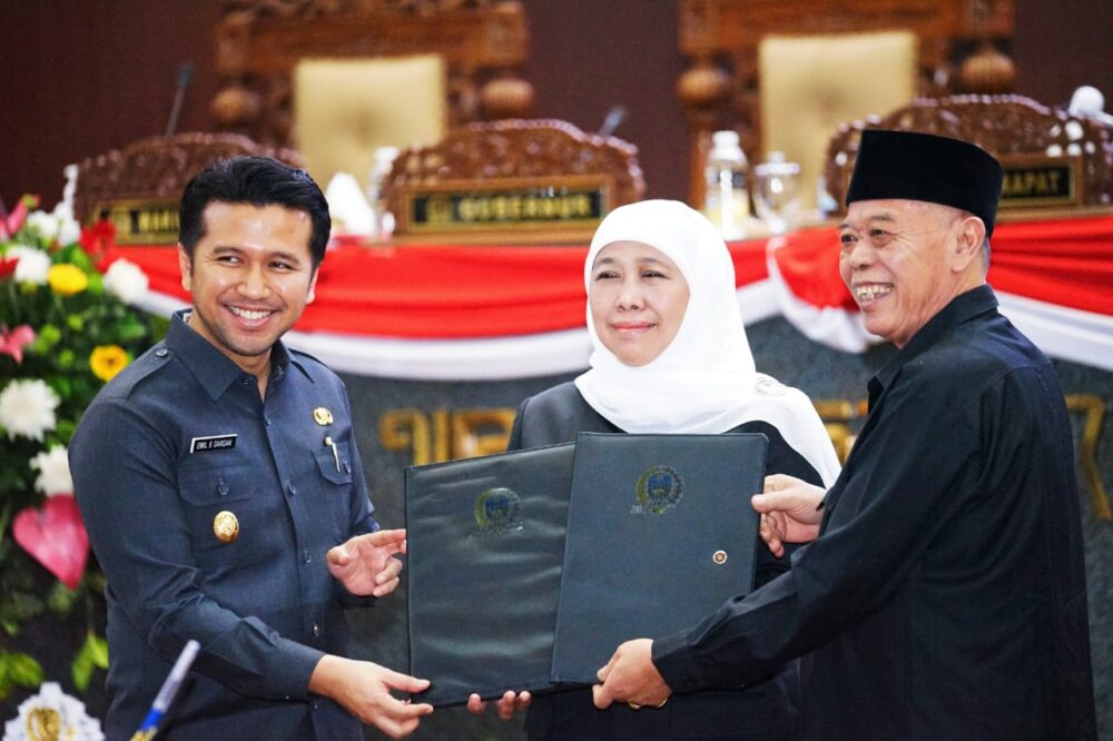 Sidang Paripurna DPRD Jatim, Gubernur Khofifah: Terima Kasih Atas Sinergitas Eksekutif-Legislatif