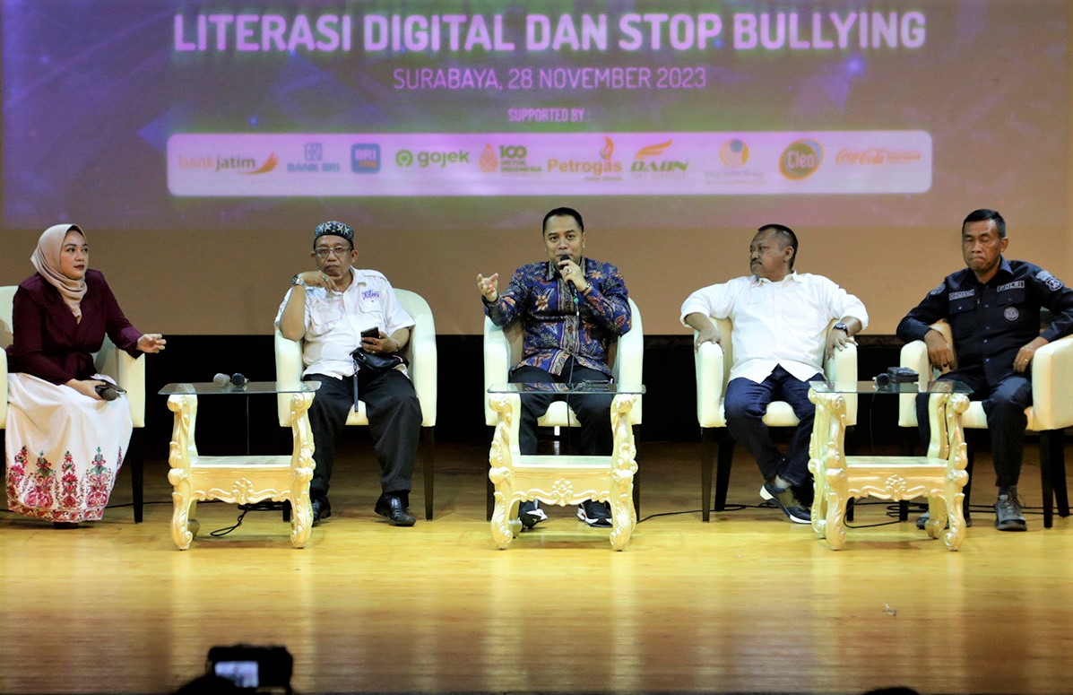 Di FGD SMSI Surabaya, Wali Kota Eri Ajak Pelajar Bijak Gunakan Medsos