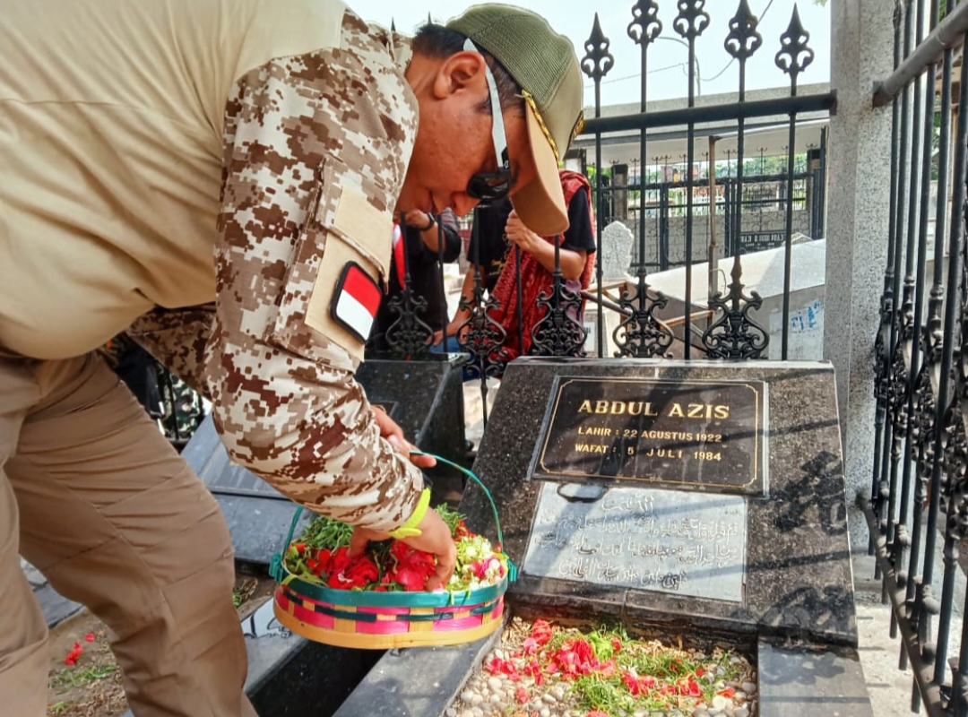 Dies Natalis ke-59 dan Hari Pahlawan, Stikosa AWS Ziarah Tiga Tokoh Pers Nasional