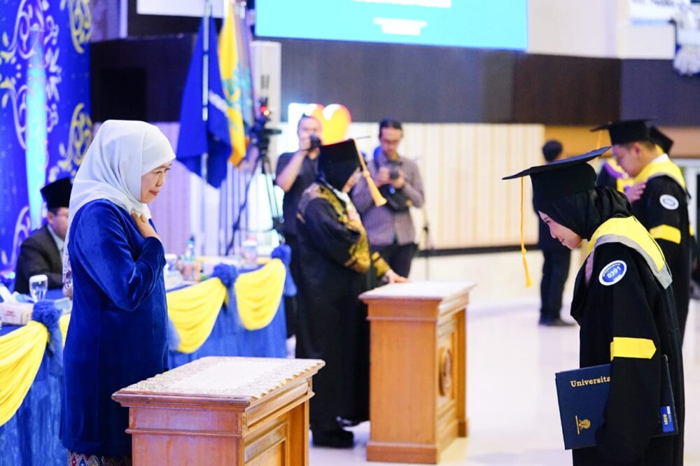 Gubernur Harap Wisudawan UT Jadi Enabler Leader