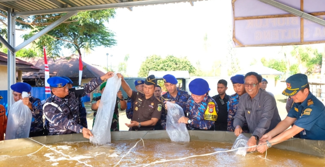 Nikmatnya Buah Melon Saat Panen Perdana Kapolda Sulteng di HUT Ke-73 Polairud Polri