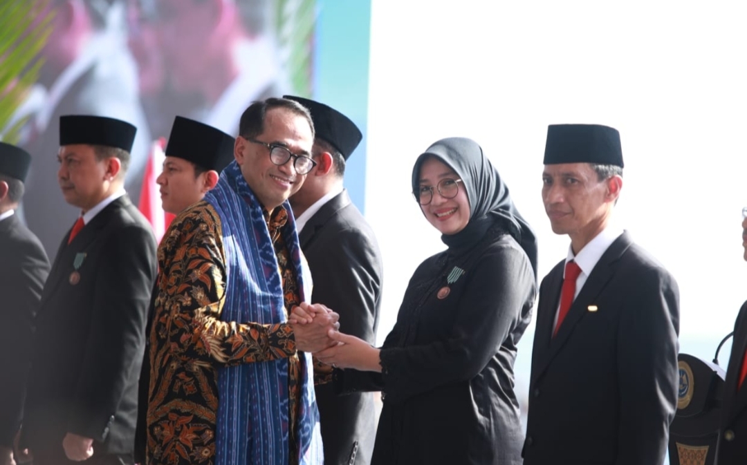 Inovasi Pengembangan Sektor Kelautan, Bupati Banyuwangi Raih Satyalencana Wirakarya