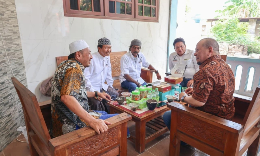 Kunjungi Ponpes di Pasuruan, LaNyalla Didoakan Kiai Sukses Perjuangkan Kembali ke UUD 1945 Naskah Asli