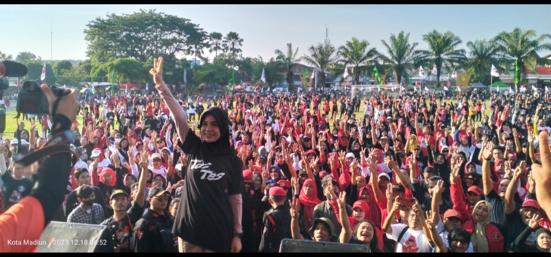 Ribuan Relawan Ganjaris Tumpah di Madiun, Sambut Siti Atikoh Ganjar