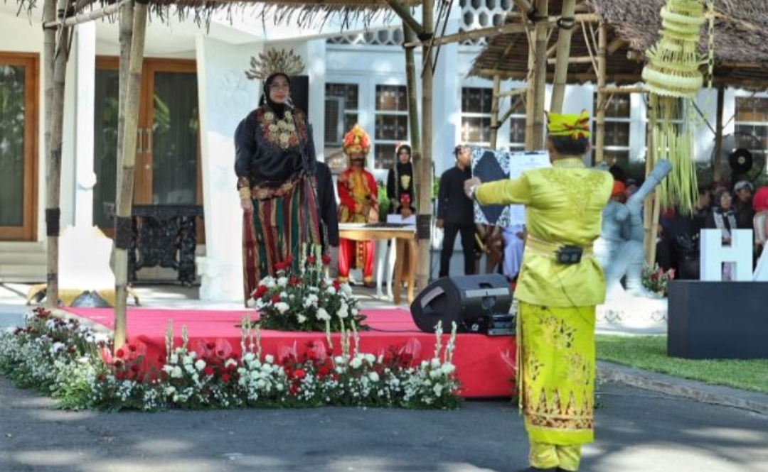 Busana Khas Daerah Warnai Hari Jadi ke 252 Banyuwangi