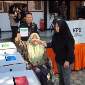 KPU Kota Kediri Sosialisasi dan Simulasi Cara Pencoblosan kepada Penyandang Disabilitas
