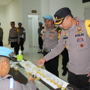 Sebelum Sertijab, Wakapolda Pimpin Tes Urine Deteksi Penyalahgunaan Narkoba
