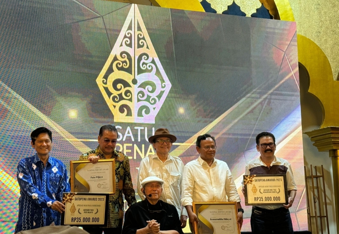 Putu Wijaya dan Komaruddin Hidayat Terima Anugerah Satupena Award 