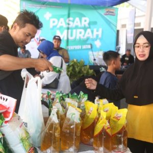 Tekan Inflasi, Kolaborasi Pemprov Jatim Bersama Pemkab Banyuwangi dan Bulog Gelar Pasar Murah