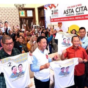 Golkar Jatim Serahkan 2500 Kaos Gambar Prabowo-Gibran, Masyarakat Bisa Ambil Di Kantor TKD