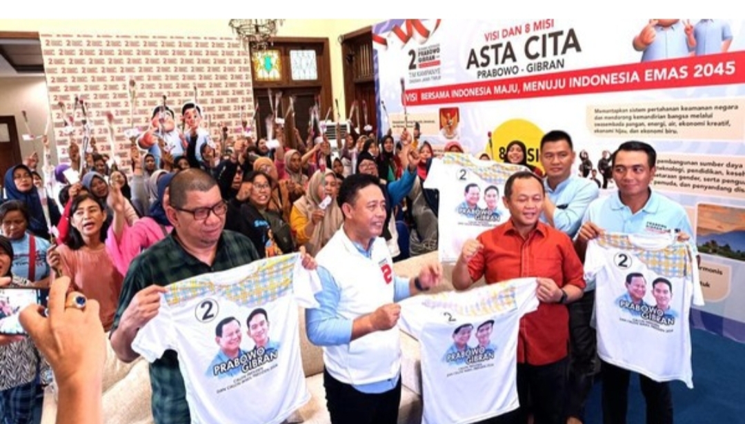Golkar Jatim Serahkan 2500 Kaos Gambar Prabowo-Gibran, Masyarakat Bisa Ambil Di Kantor TKD