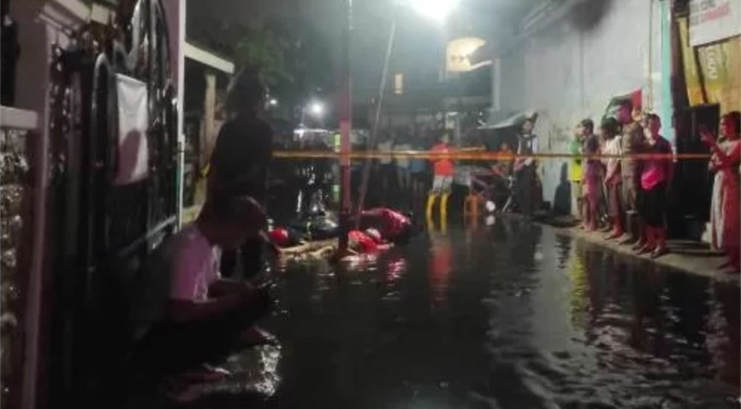 Tabrak Tiang PJU Saat Hujan, Pasutri Tewas Kesetrum Listrik
