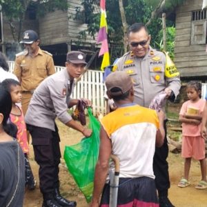 Berbagi Kebahagian Bersama Anak Suku Wana di Natal 2023, Tahun Baru 2024 Berbagi Kebahagian Bersama Anak Suku Wana di Natal 2023, Tahun Baru 2024