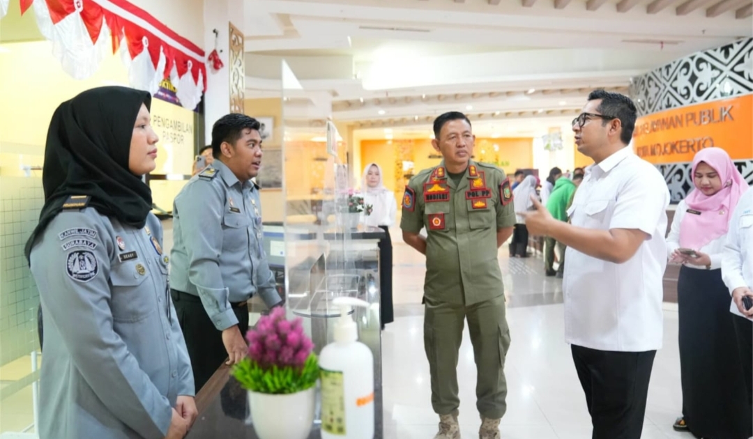 Pastikan Normal : Pj. Walikota Ali Kuncoro Sidak Kantor Layanan Publik Pastikan Normal : Pj. Walikota Ali Kuncoro Sidak Kantor Layanan Publik