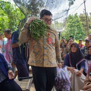 Nongkrong Bareng, Mas Dhito Pikul Sayuran Pemberian Petani