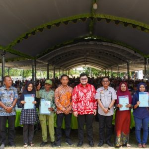Bupati Kediri Serahkan 1.200 Sertifikat Tanah Kepada Masyarakat Ngadiluwih