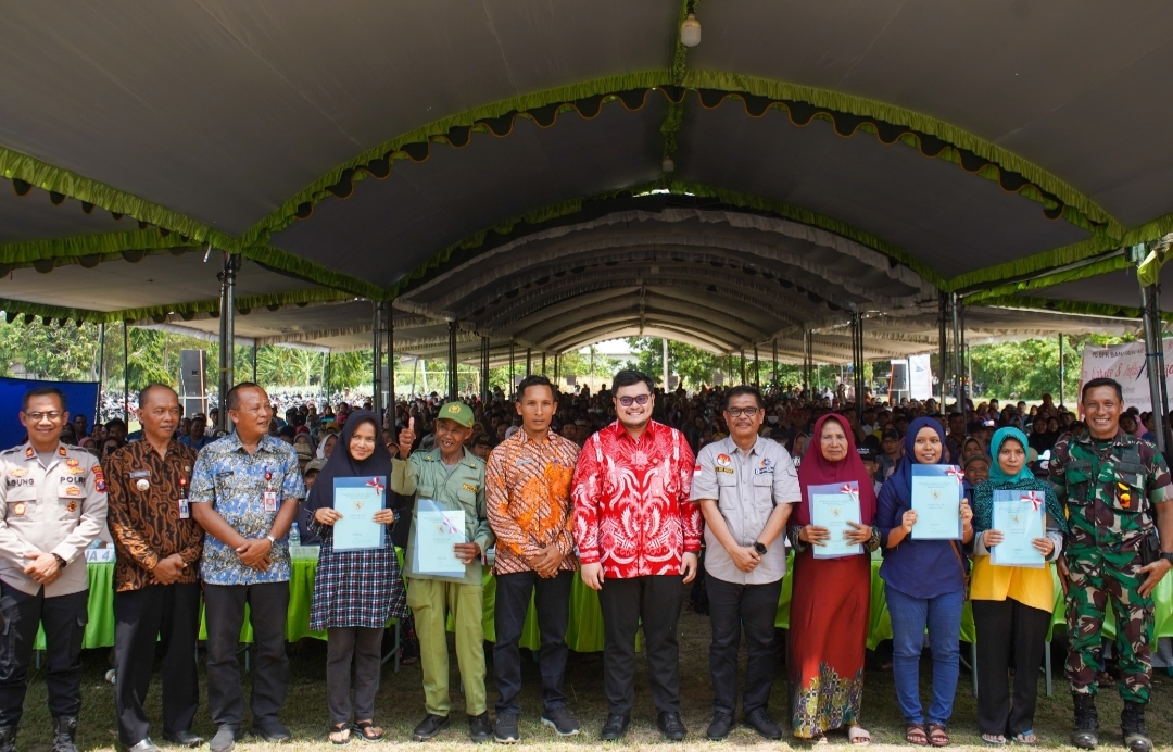 Bupati Kediri Serahkan 1.200 Sertifikat Tanah Kepada Masyarakat Ngadiluwih