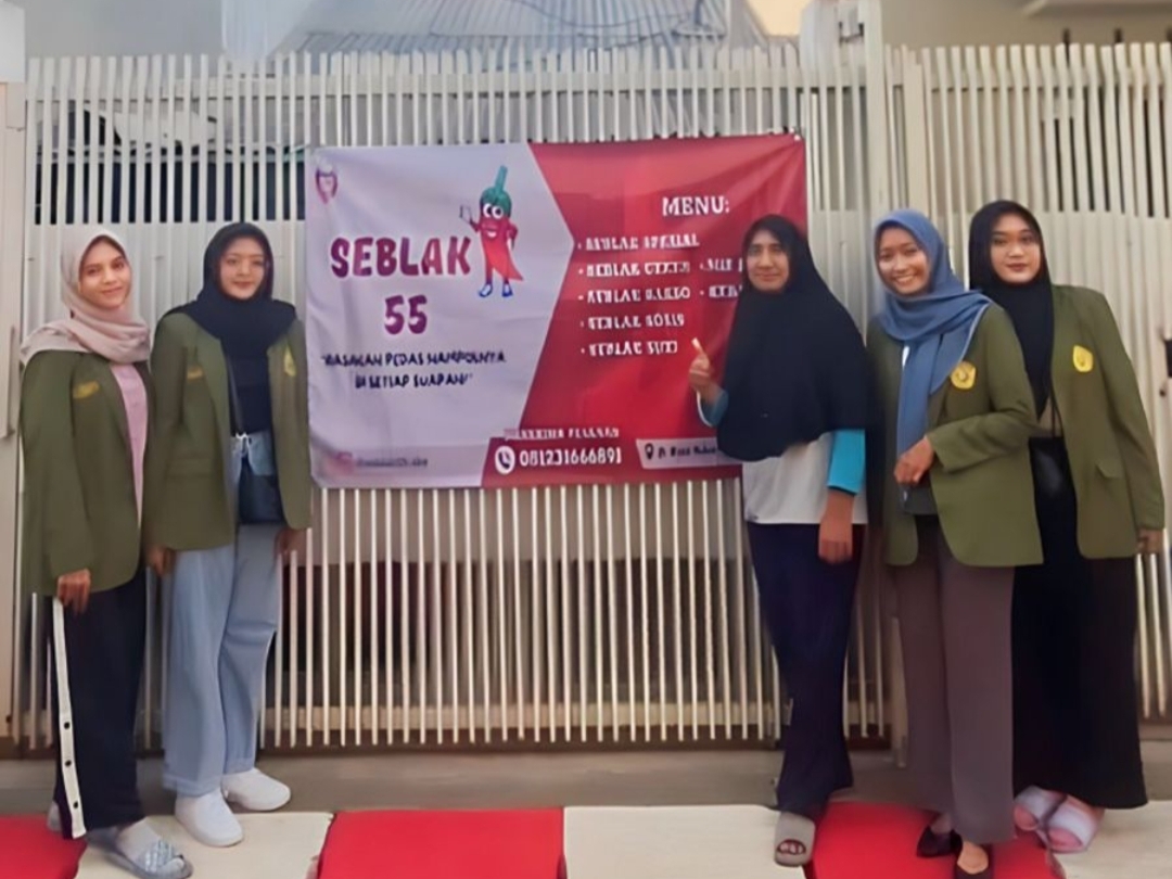 Mahasiswa Bina Desa UPN “Veteran” Jawa Timur Bantu Pembuatan Logo dan Banner Pelaku UMKM