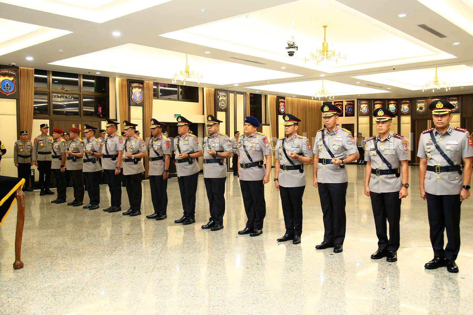 Kapolri Lantik Pejabat Utama Mabes Polri dan 5 Kapolda