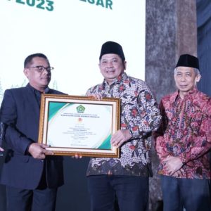 Kemenag Beri Penghargaan Pemerintah Daerah Pemerhati Guru PAI Kemenag Beri Penghargaan Pemerintah Daerah Pemerhati Guru PAI