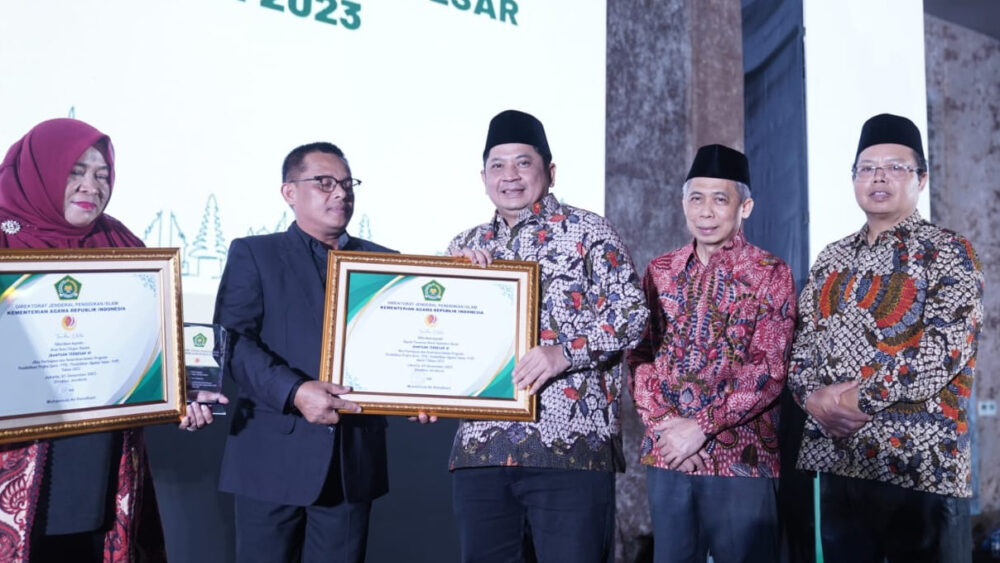 Kemenag Beri Penghargaan Pemerintah Daerah Pemerhati Guru PAI