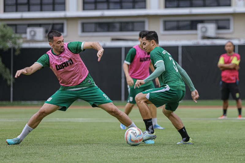 Lawan Persikabo 1973, Persebaya Tanpa Persiapan Khusus