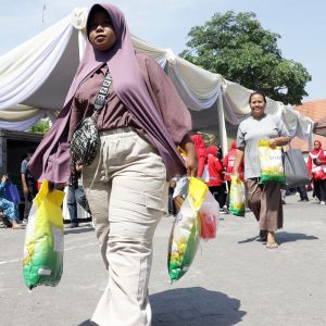Strategi Surabaya Hambat Laju Inflasi dengan Subsidi Transportasi dan Warung TPID Strategi Surabaya Hambat Laju Inflasi dengan Subsidi Transportasi dan Warung TPID