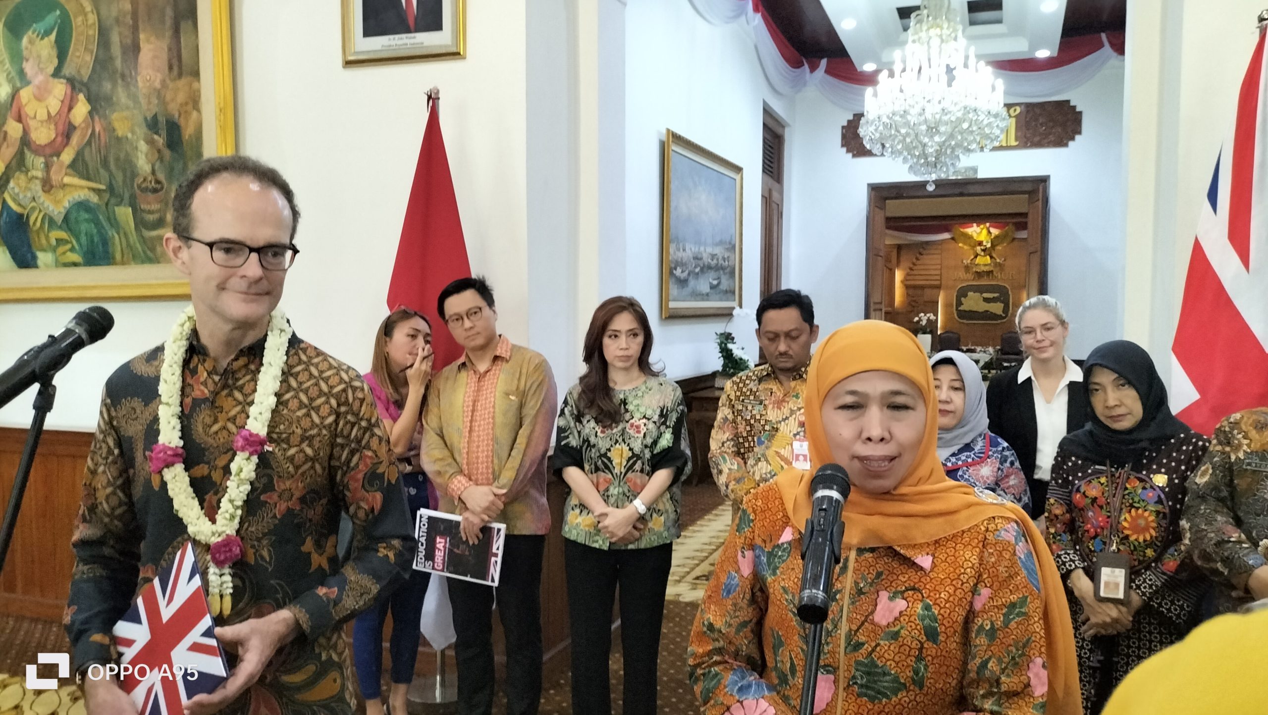 Khofifah Terima Kunjungan Dubes Inggris Bahas Kerjasama Pendidikan Hingga Transportasi
