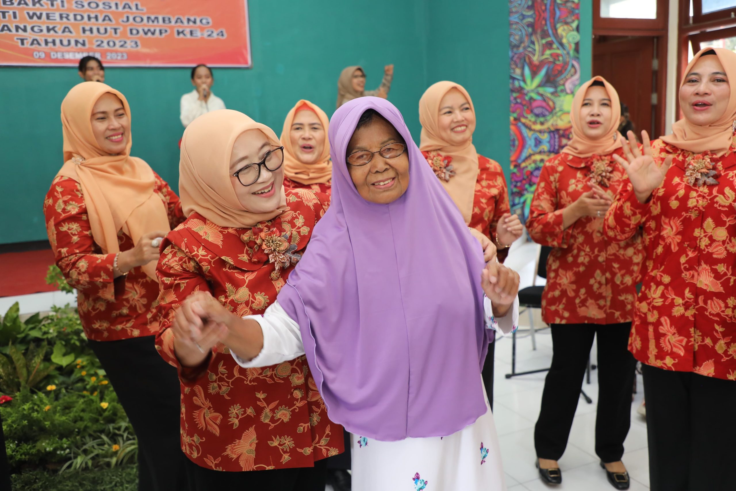 Akhiri Jabatan 31 Desember, Khofifah Pamitan Pengasuh Ponpes An-Nur