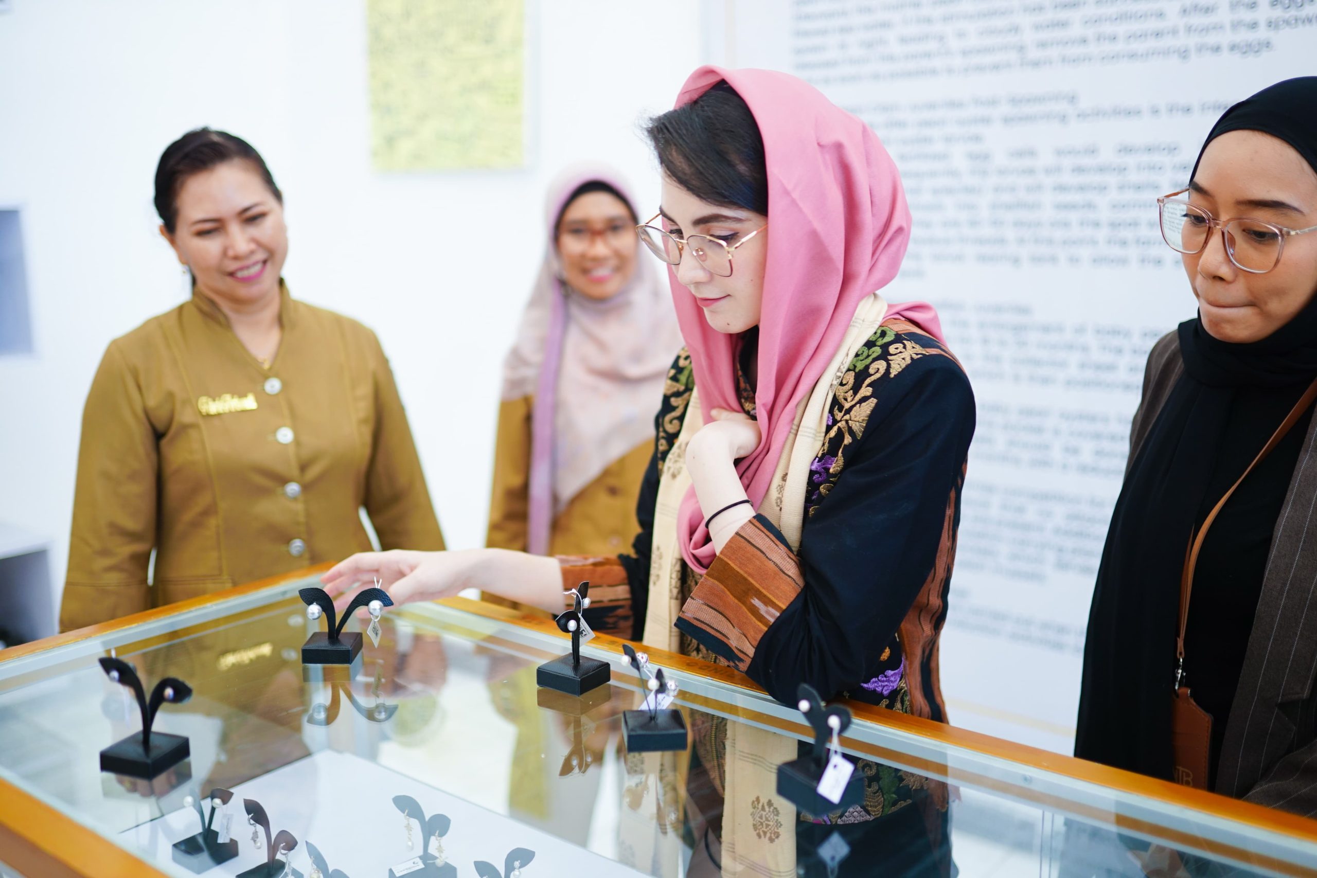 Ketua Dekranasda Jatim Studi Banding ke NTB Ketua Dekranasda Jatim Studi Banding ke NTB