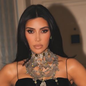 Kim Kardashian Akan Tampil di Serial Dokumenter Elizabeth Taylor Kim Kardashian Akan Tampil di Serial Dokumenter Elizabeth Taylor