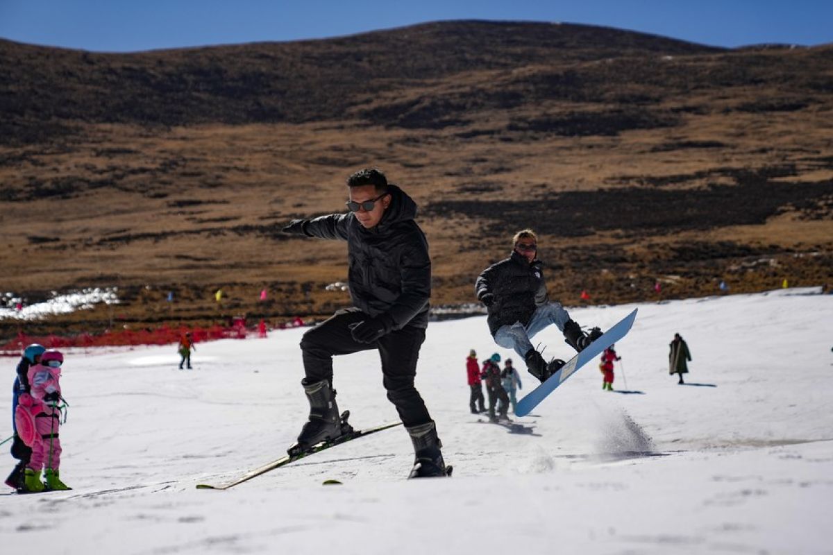 Xizang di China Buka Resor Ski Pertamanya