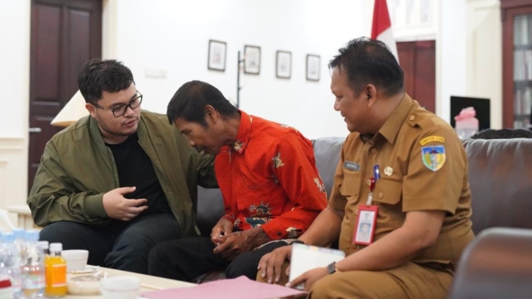 Kisah Perjuangan Karnoto, Penjual Roti Bolang Baling Keliling Hingga Diundang Bupati Dhito
