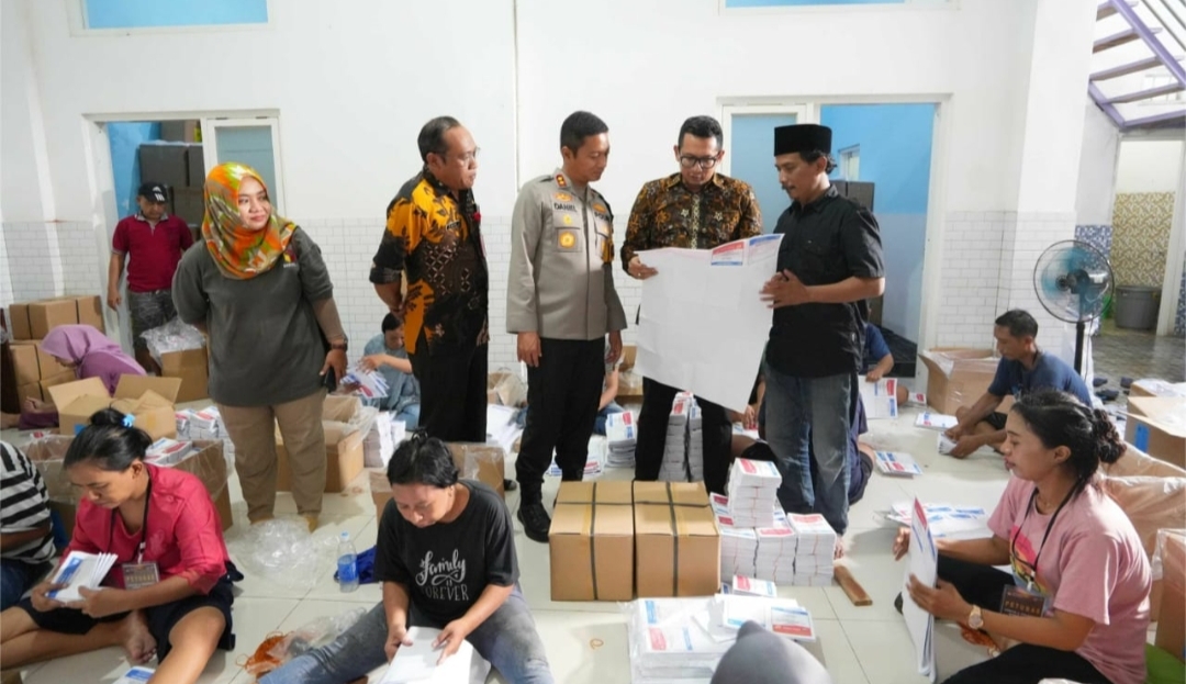 Ketua KPU dan Bawaslu Bareng Kapolres serta Pj. Walikota Cek Proses Penyortiran Pelipatan Surat Suara