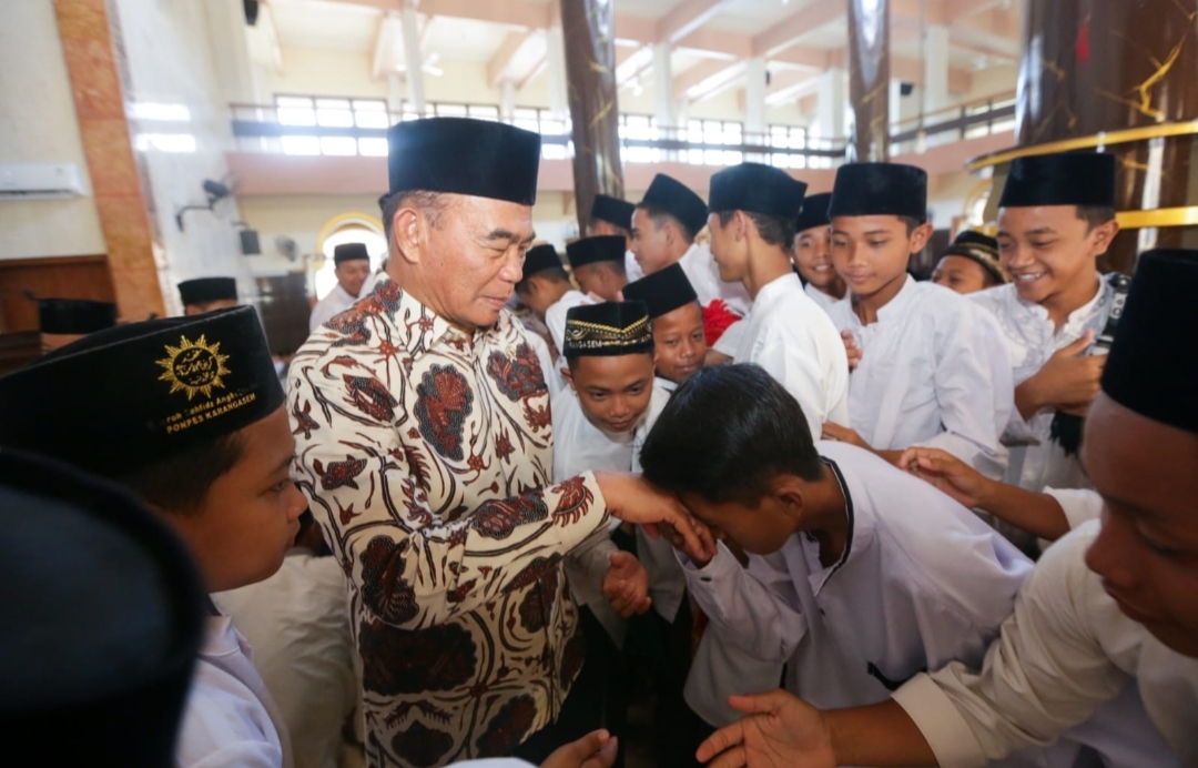 Menko Muhadjir: Selain Ilmu Akherat, Santri Harus Kuasai Sains dan Teknologi