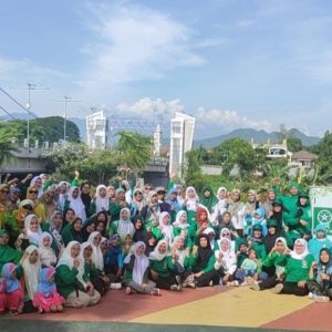 Tingkatkan Kesadaran Berolahraga, Ratusan Kader Fatayat NU Kota Kediri ikuti Senam Bareng