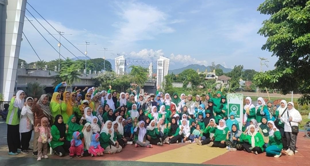 Tingkatkan Kesadaran Berolahraga, Ratusan Kader Fatayat NU Kota Kediri ikuti Senam Bareng