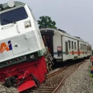 KA Pendalungan Anjlok di Stasiun Tanggulangin Sidoarjo KA Pendalungan Anjlok di Stasiun Tanggulangin Sidoarjo