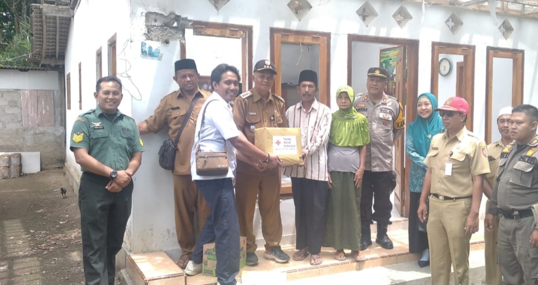 PMI Jember Beri Bantuan Kepada Korban Bencana Alam Sambaran Petir 
