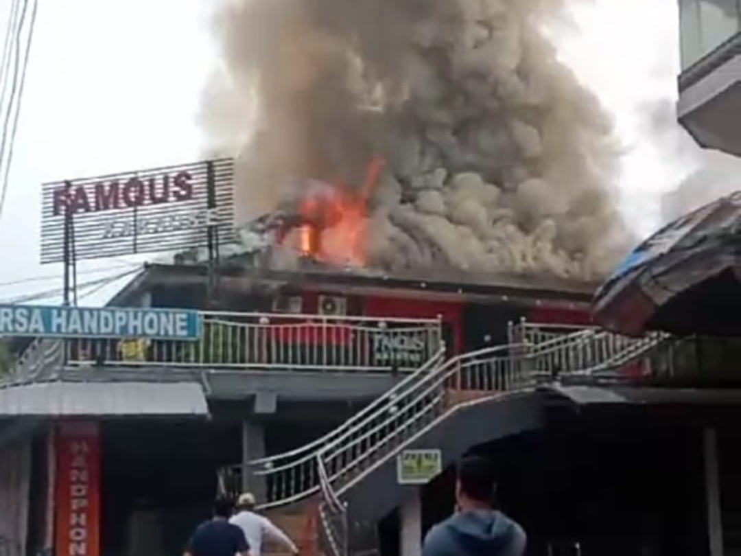 Diduga Korsleting Listrik, Tempat Hiburan Malam di Madiun Terbakar