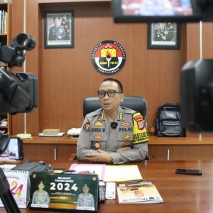 Dua Karyawan Wanita Sesak Nafas Akibat Tungku I PT. SMI Terbakar Dua Karyawan Wanita Sesak Nafas Akibat Tungku I PT. SMI Terbakar