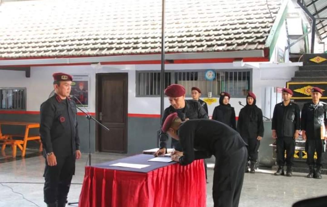 Pegawai Lapas Banyuwangi Komitmen Bersama Tanda Tangani Pakta Integritas