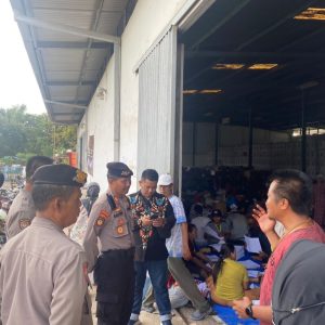 Polres Banyuwangi Tempatkan Personil Jaga Logistik KPU 