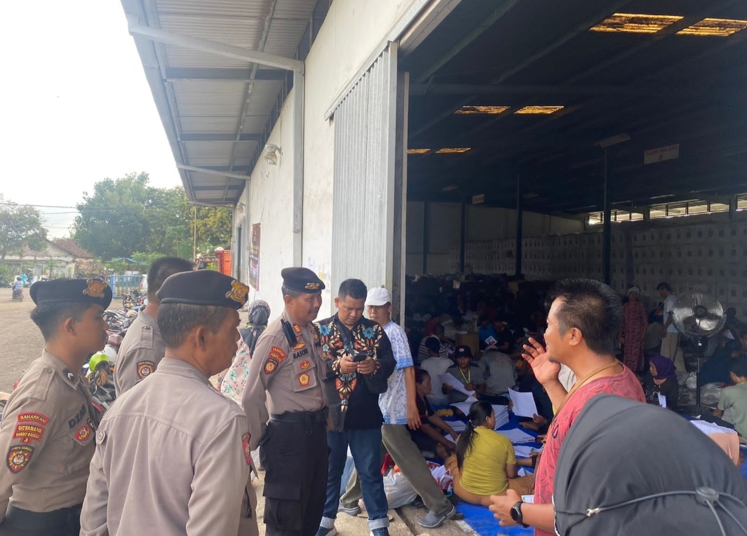 Polres Banyuwangi Tempatkan Personil Jaga Logistik KPU 