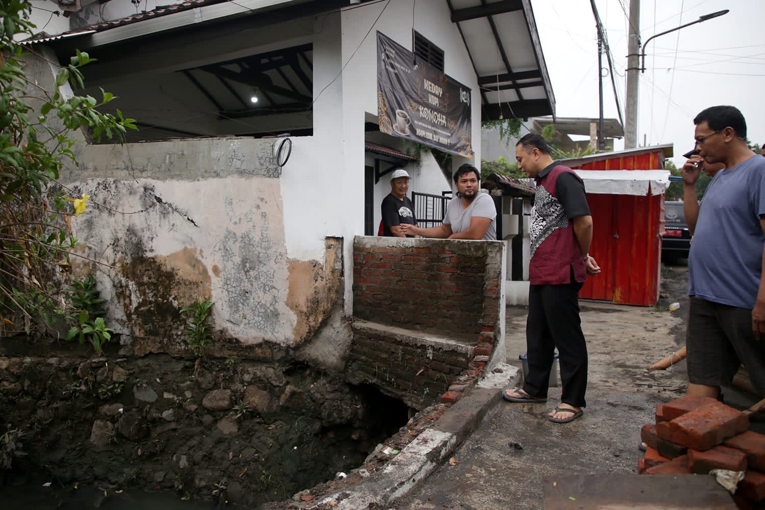 Jadi Penyebab Banjir, Warga Dukuh Kupang Rela Rumahnya Dibongkar