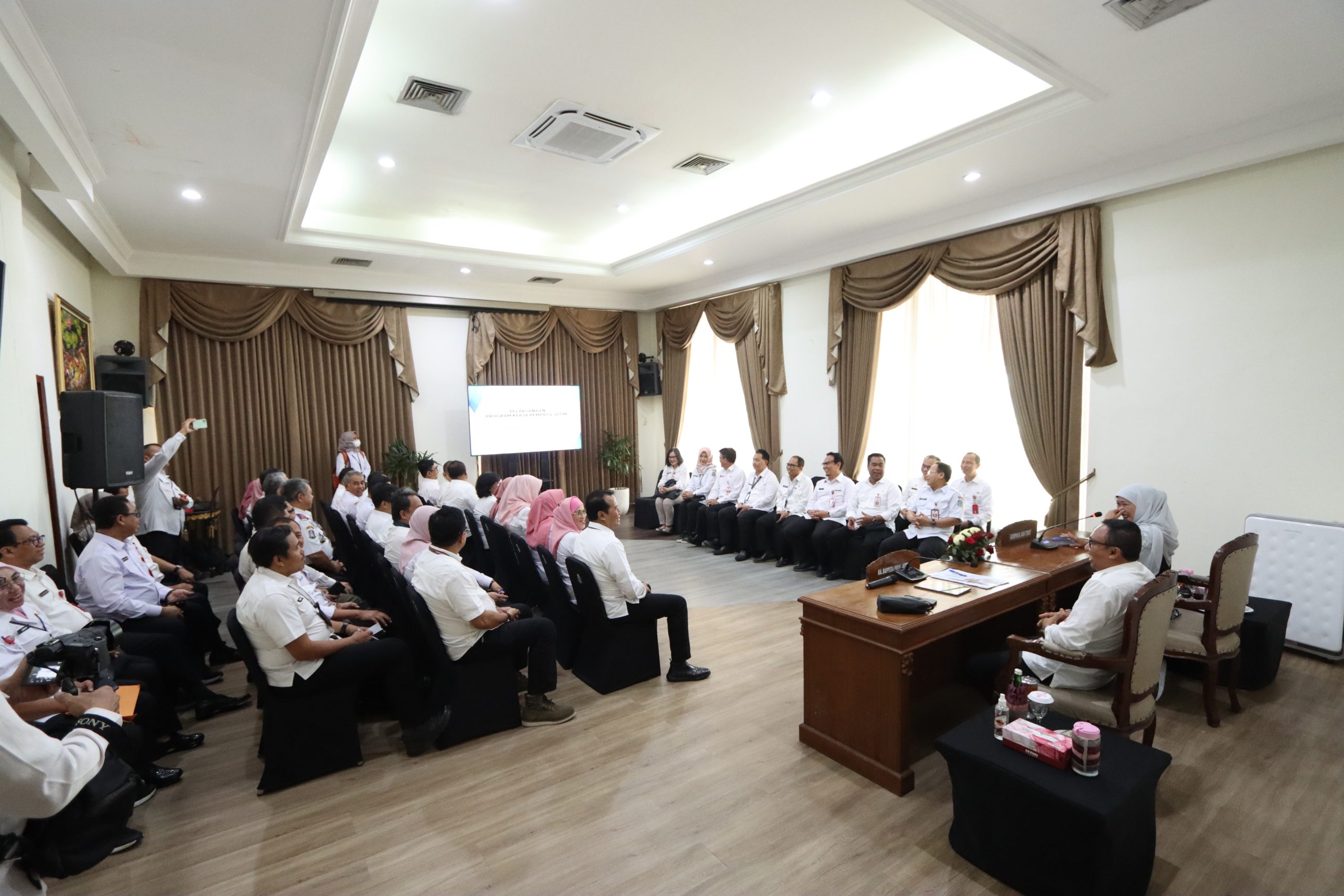 Khofifah : Program 2024 Fokus Peningkatan Pendapatan Lewat BUMD dan UPT