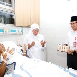 Kecelakaan di Tol Ngawi, Khofifah Ikuti Doa dan Tahlil di SMAN l Sidoarjo Kecelakaan di Tol Ngawi, Khofifah Ikuti Doa dan Tahlil di SMAN l Sidoarjo